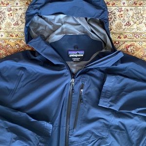 Patagonia Men’s Light Rain jacket / XL / Navy